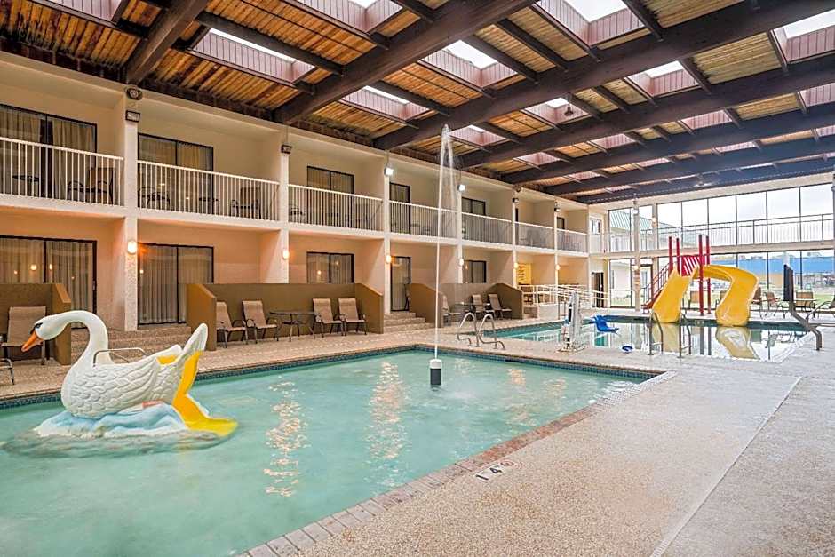 Ramada Hotel & Conference Center by Wyndham Plymouth