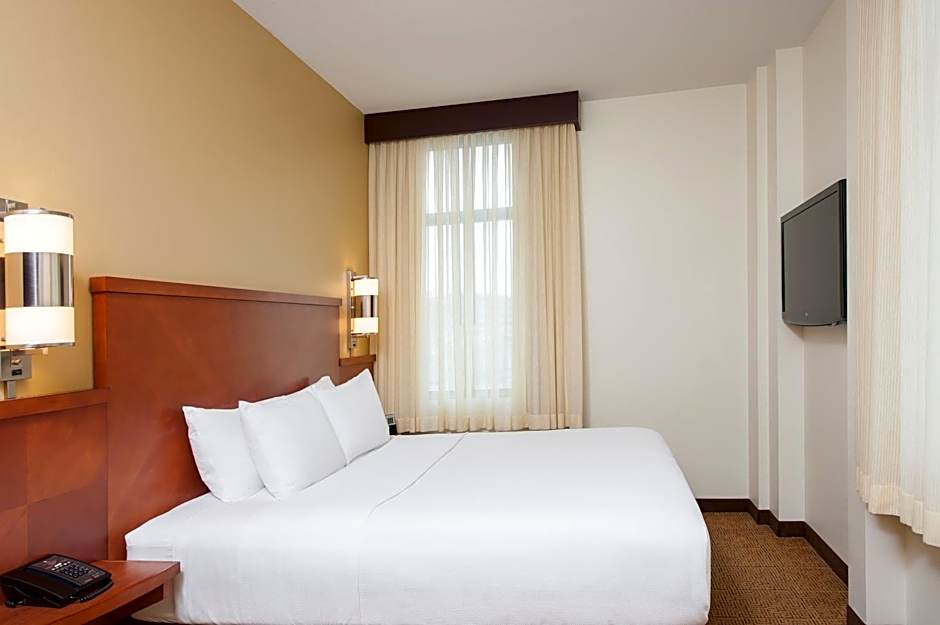 Hyatt Place Des Moines Downtown