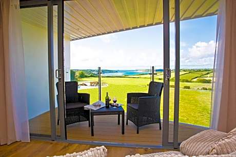 The Pickwick Inn & Oliver's Restaurant