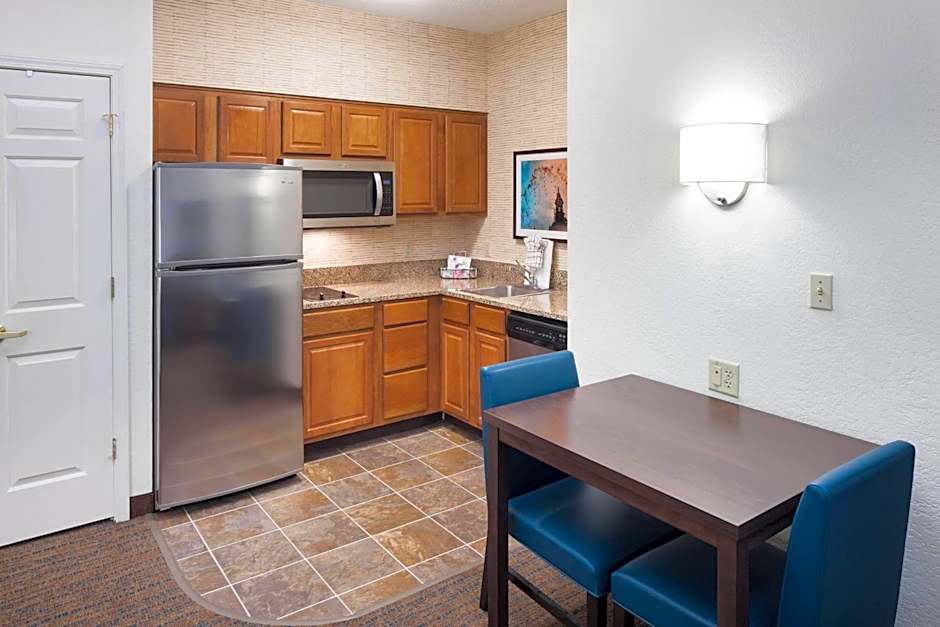 Residence Inn by Marriott Kansas City Country Club Plaza