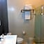 Hotel y Suites Los Encantos
