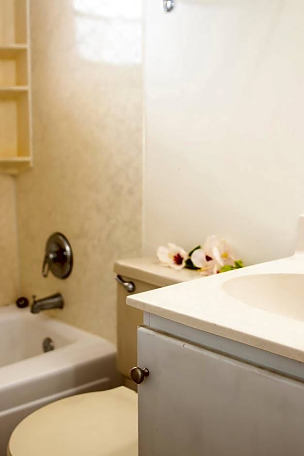 Orange Hill Beach Inn