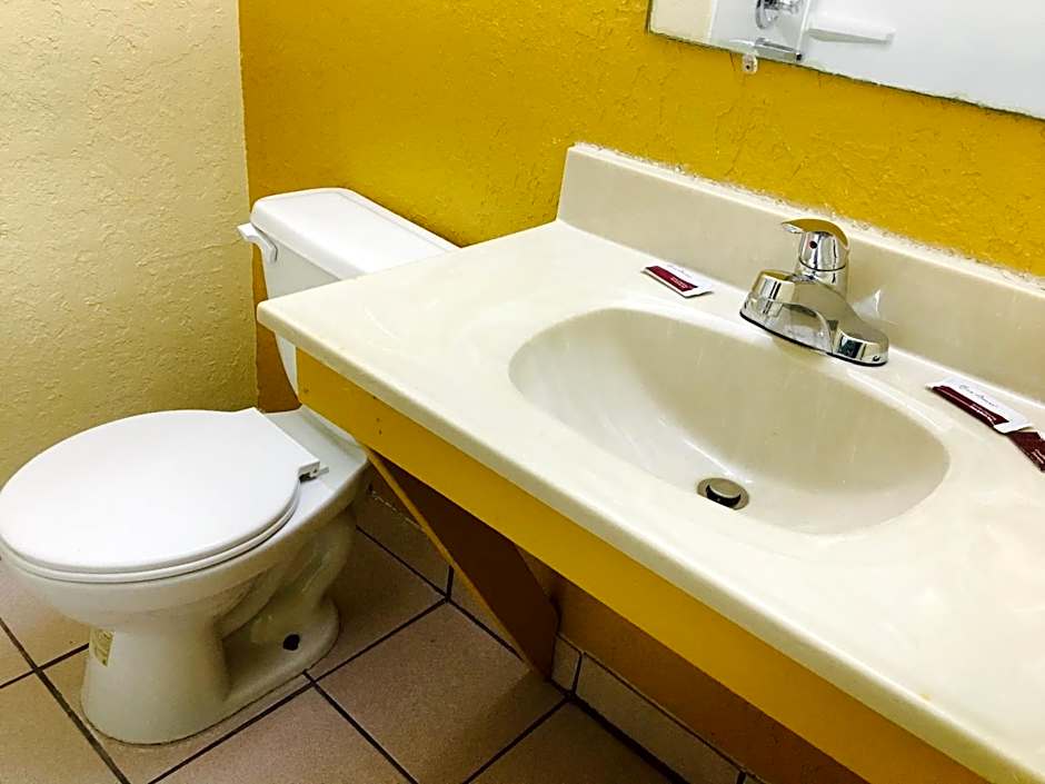 Relax Inn Lawton