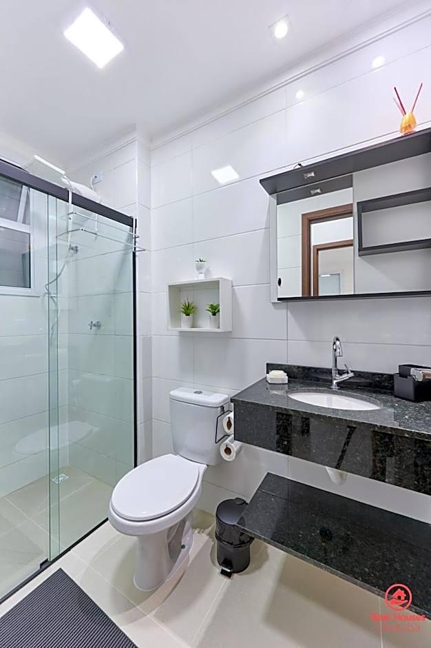 BH28: 1 Quadra d Praia, Ar, Churrasqueira, Piscina