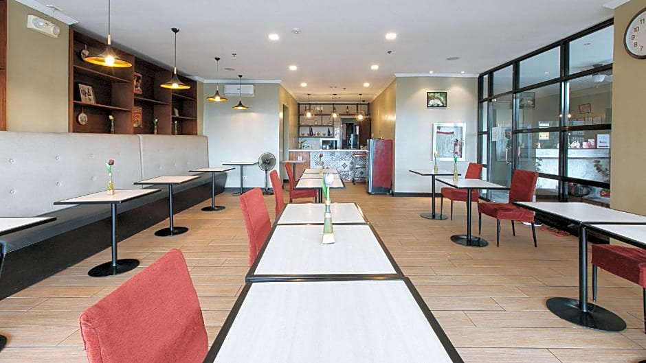 RedDoorz Plus near Bamboo Organ Las Piñas