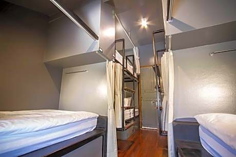 Bed in 6-Bed Mixed Dormitory Room