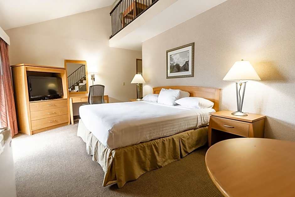 RiverTree Inn & Suites