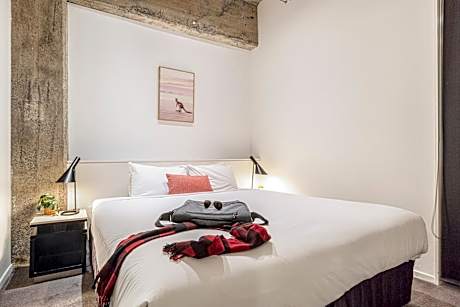 Superior One Bedroom Apartment
