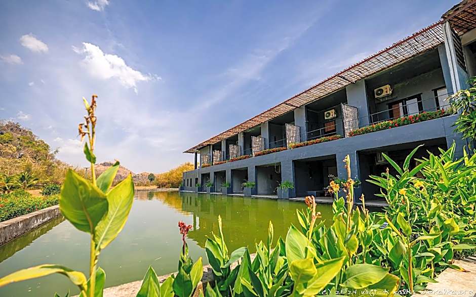 Avartarn Miracles Hotel