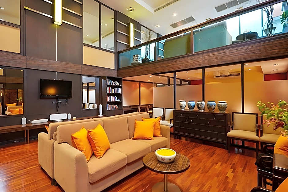 Bandara Suites Silom