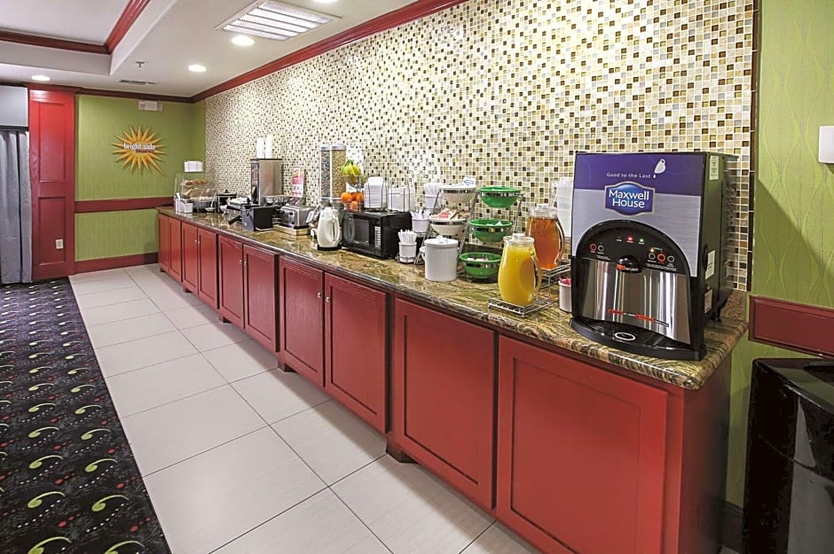 La Quinta Inn & Suites by Wyndham Dallas Hutchins