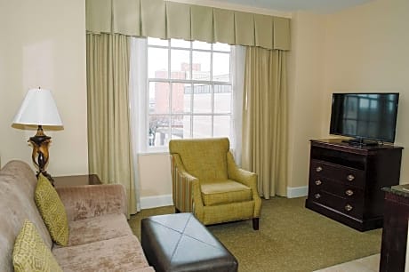 One-Bedroom King Suite - Non-Smoking