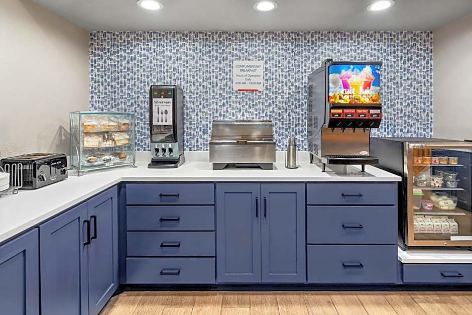 AmericInn by Wyndham Dickinson