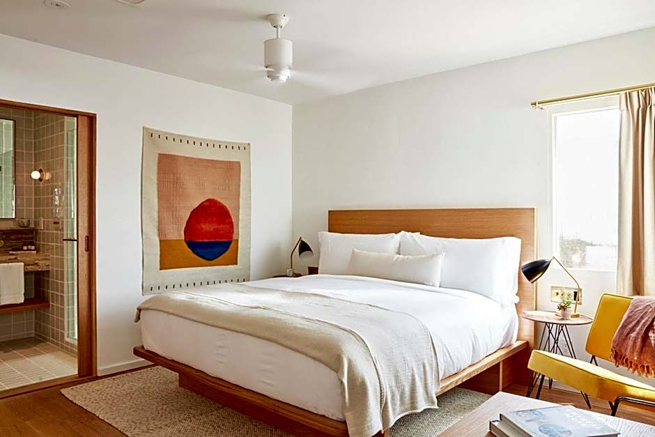 Photo 1 of 5 of Standard 1 King Bed