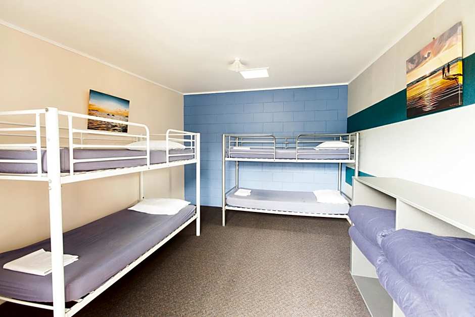 Beachcomber Lodge & Backpacker