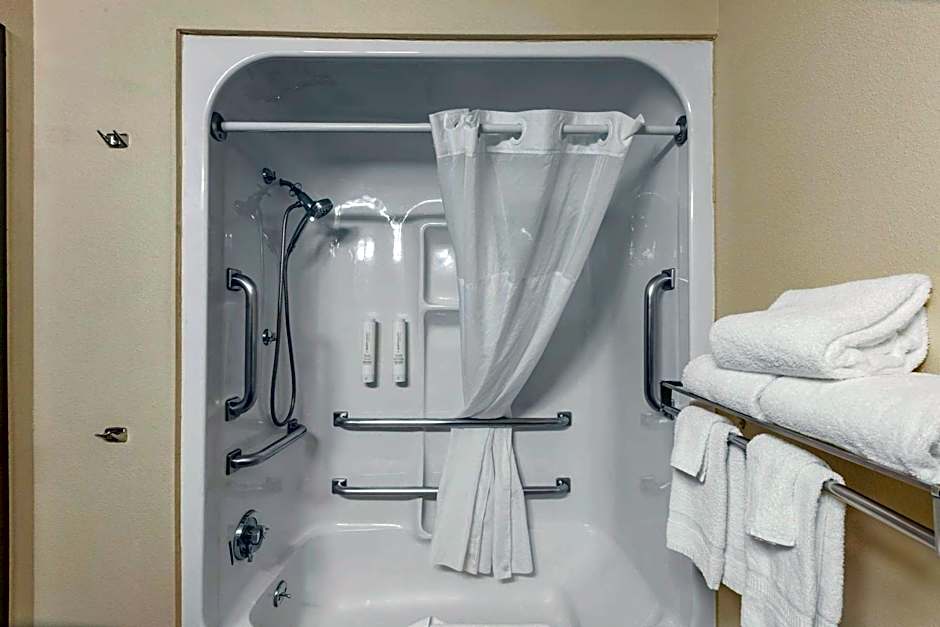 Clarion Pointe Racine - Mount Pleasant