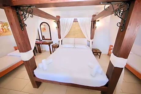 Queen Suite with Pool View