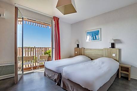 Interconnecting 2-Bedroom Apartment