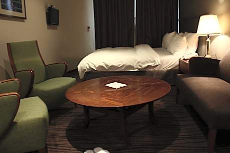 2 Connecting Rooms