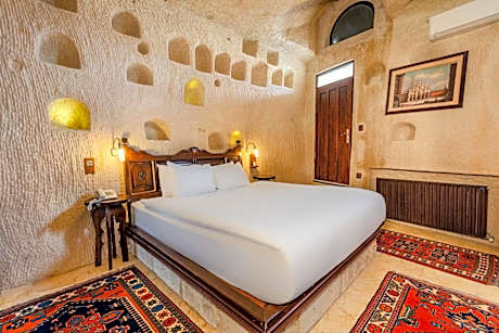 Premium King Cave Suite