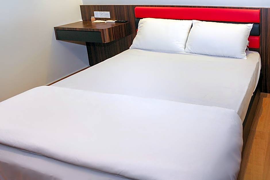 OYO 90027 Happy Hotel