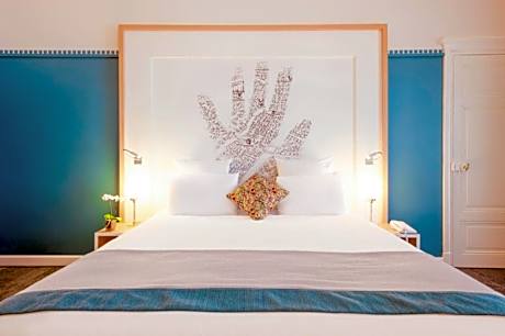 Privilege Room with 1 double bed and 1 single bed