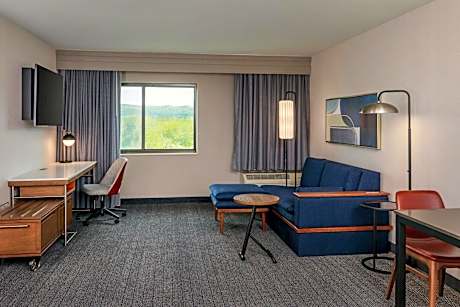 One-Bedroom Queen Suite with Two Queen Beds, Bathtub and Sofa Bed - Mobility Access/Hearing Accessible