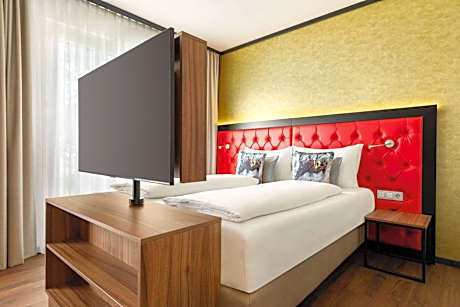 Lounge Accessible Room