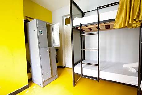Bunk Bed in Mixed Dormitory Room