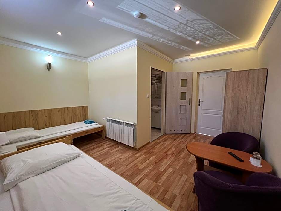 ETNA - Hostel -Noclegi Rzeszów 24 Pokoje -PARKING-