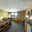 Super 8 by Wyndham Hearst ON