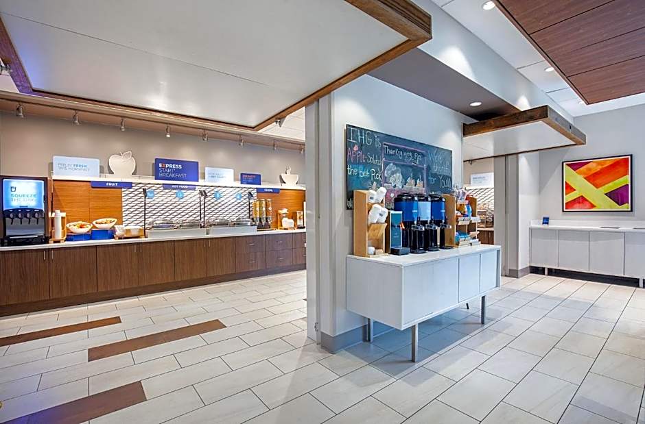 Holiday Inn Express & Suites - Carrollton West By IHG