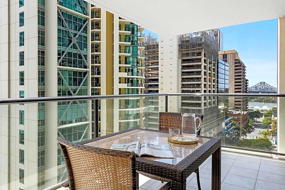 Oaks Brisbane River City Suites