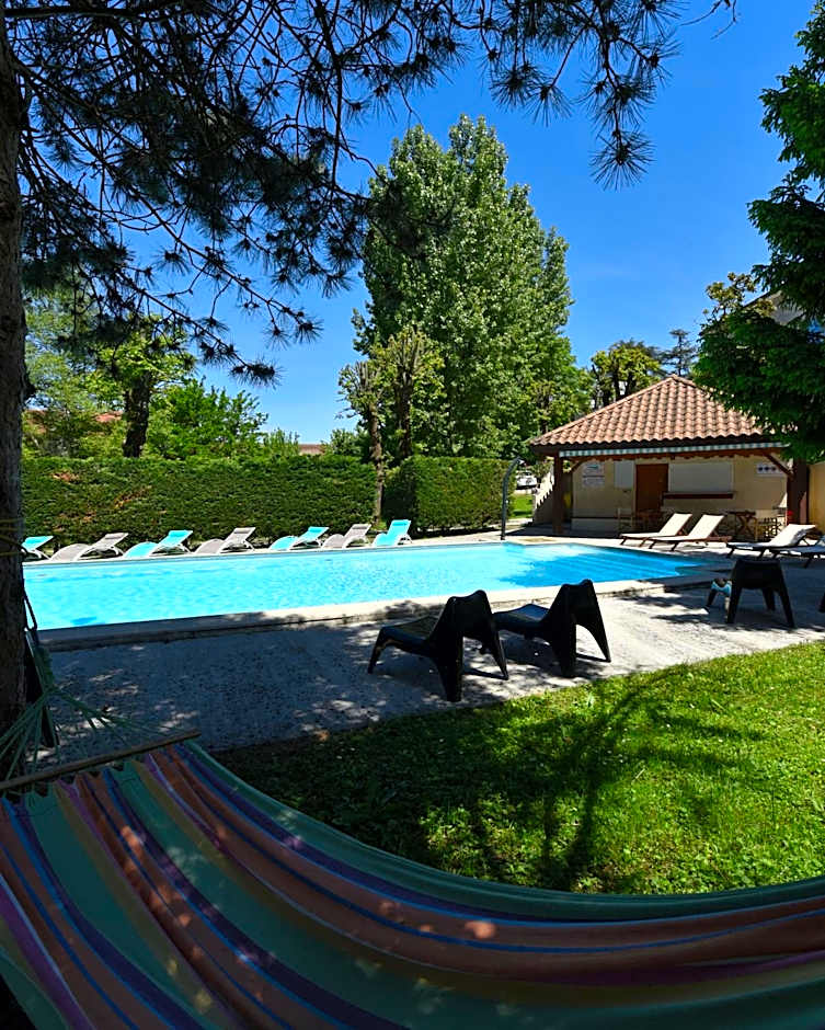 Logis Hotel Restaurant Le Castel Fleuri