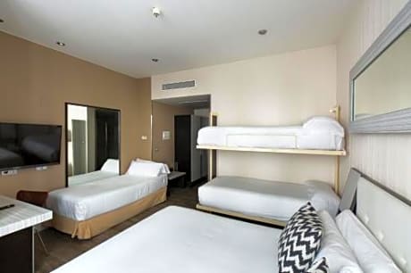 Quintuple Room (5 Adults)