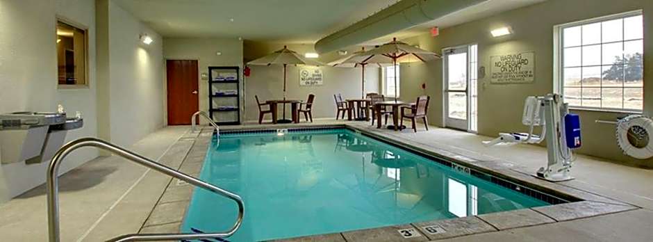 Cobblestone Hotel & Suites - Broken Bow