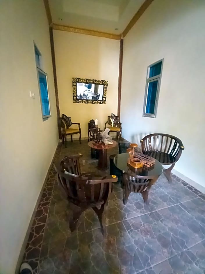 OYO 90731 E-kreasi Home