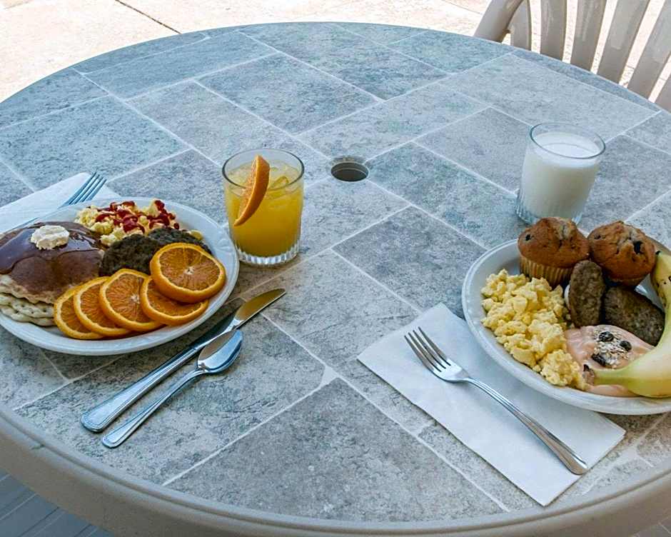 Greenstay Inn & Suites Court View