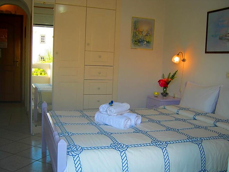 Neapoli Rooms