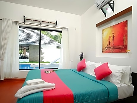 Mayas Beach House - Boutique Serviced Villa