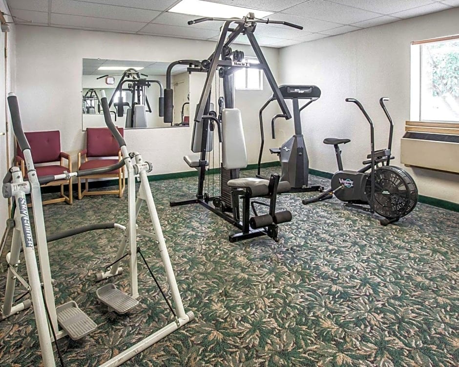 Rodeway Inn & Suites