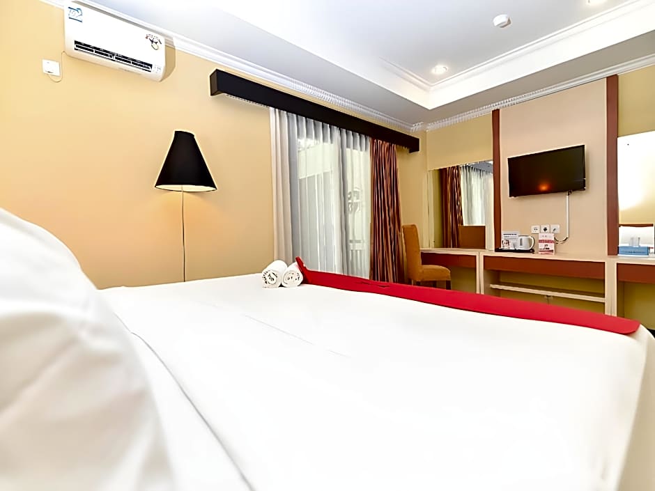 RedDoorz Plus near Mall Bali Galeria 2
