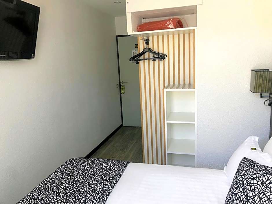 Photo 1 of 7 of 1 Double Bed, Balcony