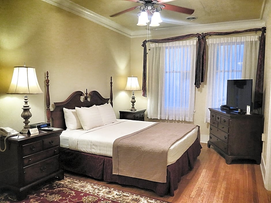 Marqueen Hotel