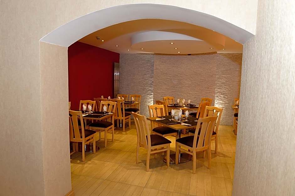 Four Saints Brig Y Don Hotel