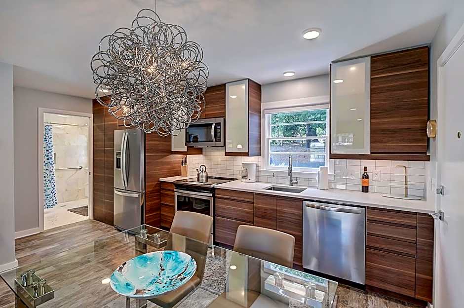 The Home Collection CLT: 510 Queens