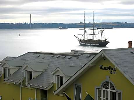WatersEdge Hotel
