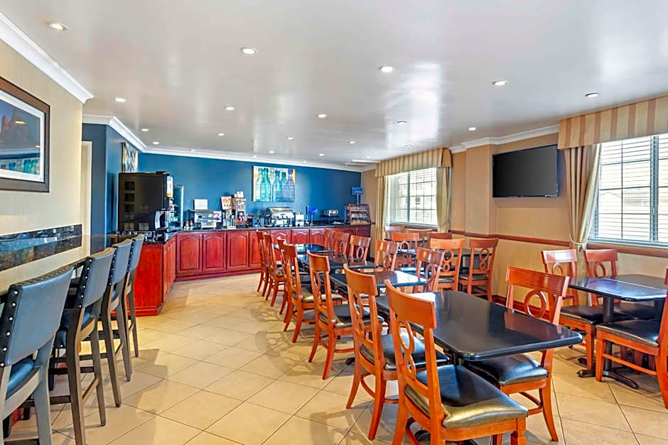 Best Western China Lake Inn