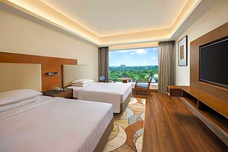 Guest room, 2 Twin Beds, City View