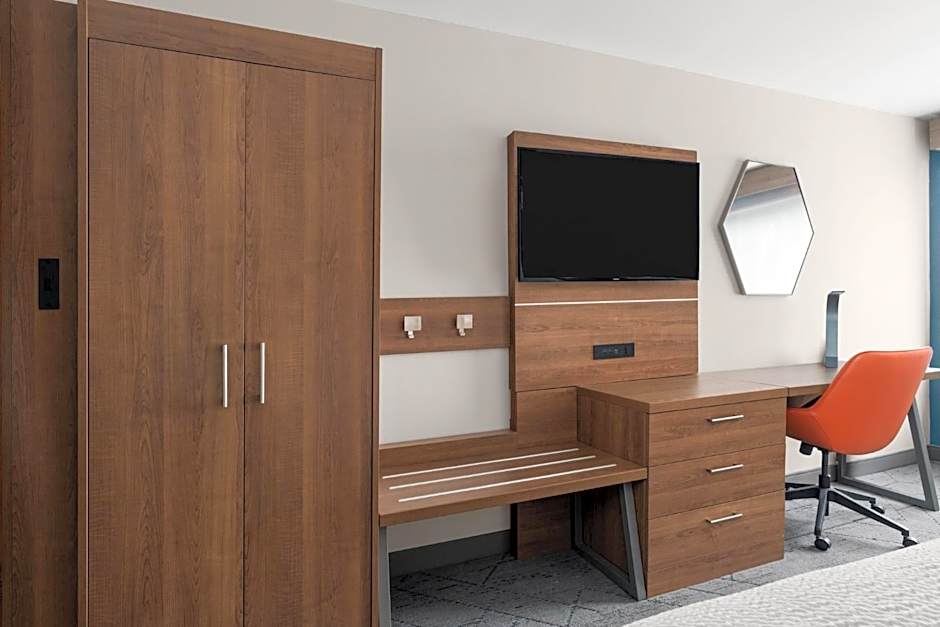 Holiday Inn Express & Suites Harrison By IHG